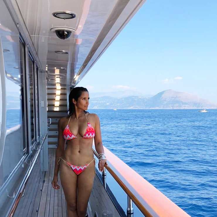 50 Sexy and Hot Padma Lakshmi Pictures – Bikini, Ass, Boobs 7