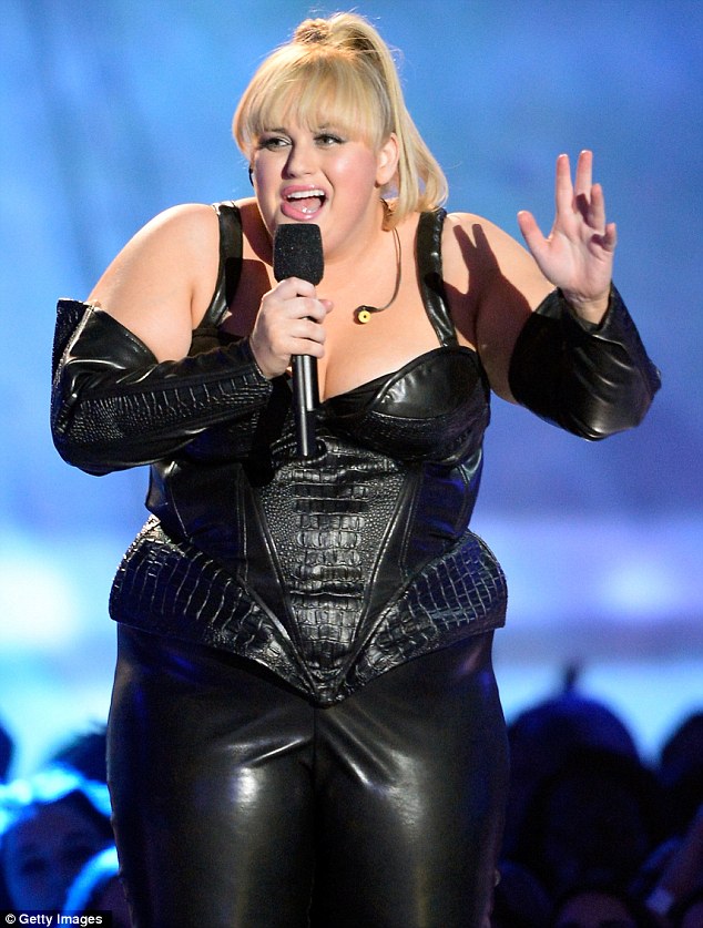 Rebel Wilson sexy busty pic
