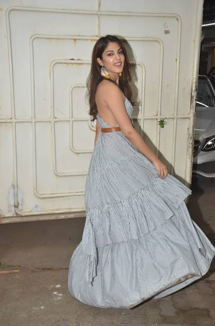 Bollywood Actress Rhea Chakraborty looking Gorgeous 9