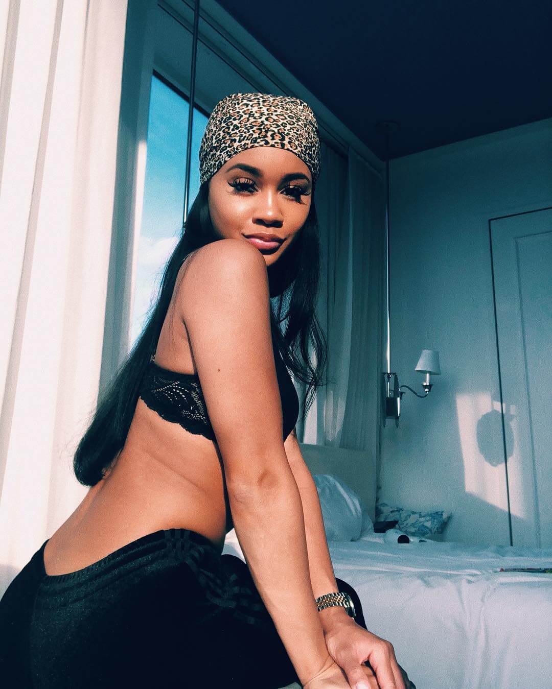 Saweetie hot side picture