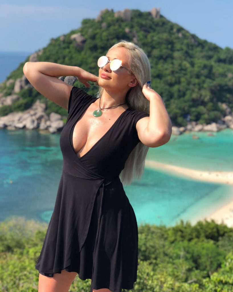 40 Sexy and Hot Scarlett Bordeaux Pictures – Bikini, Ass, Boobs 11