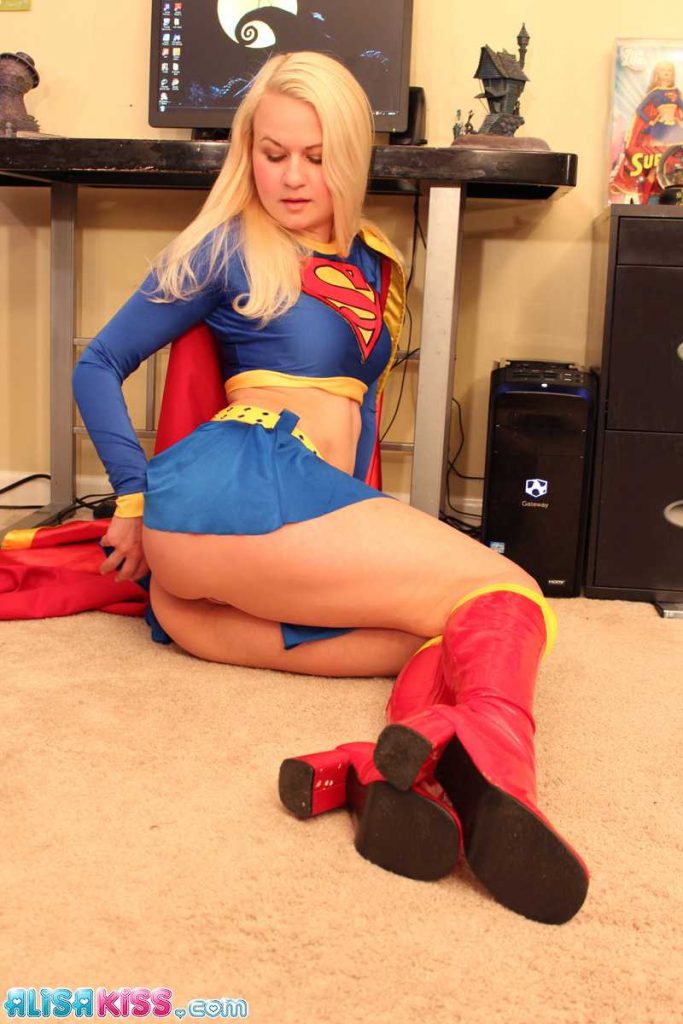41 Sexy and Hot Supergirl Pictures – Bikini, Ass, Boobs 5