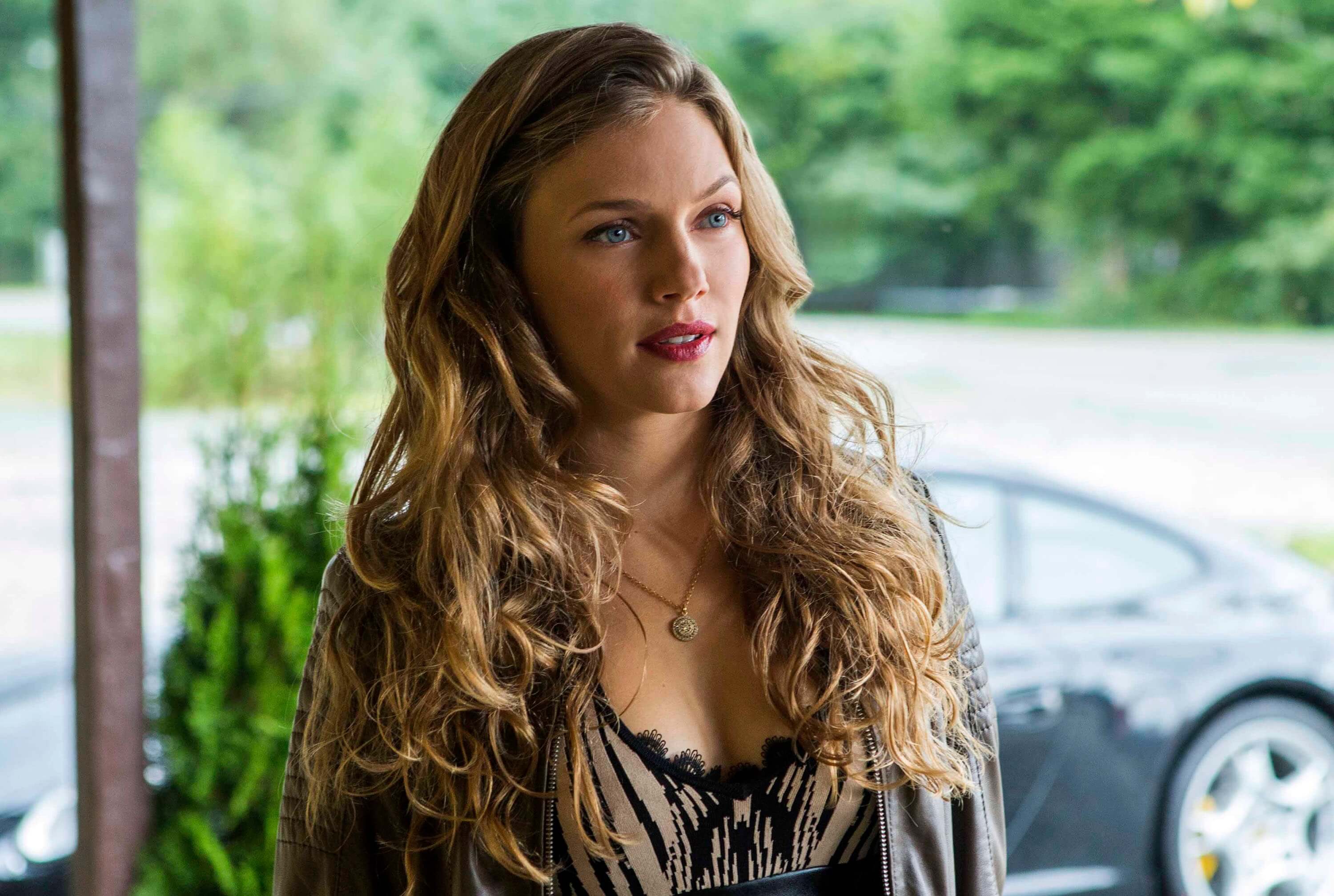 Tracy Spiridakos hot photo