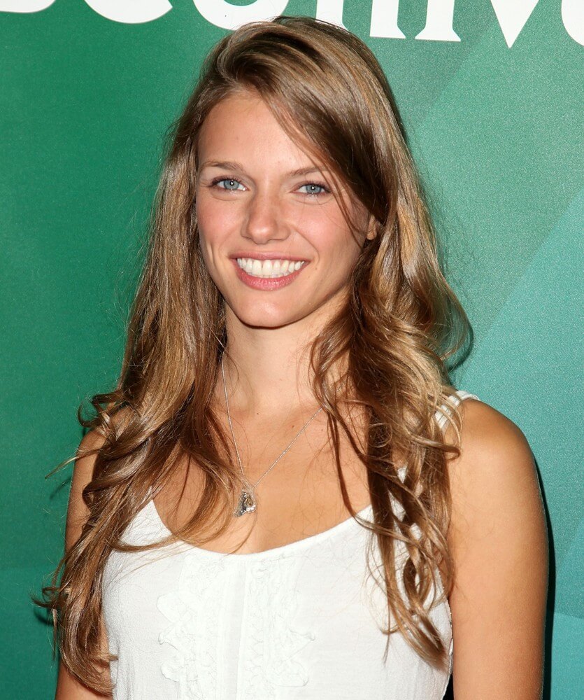 Tracy Spiridakos sexy smile