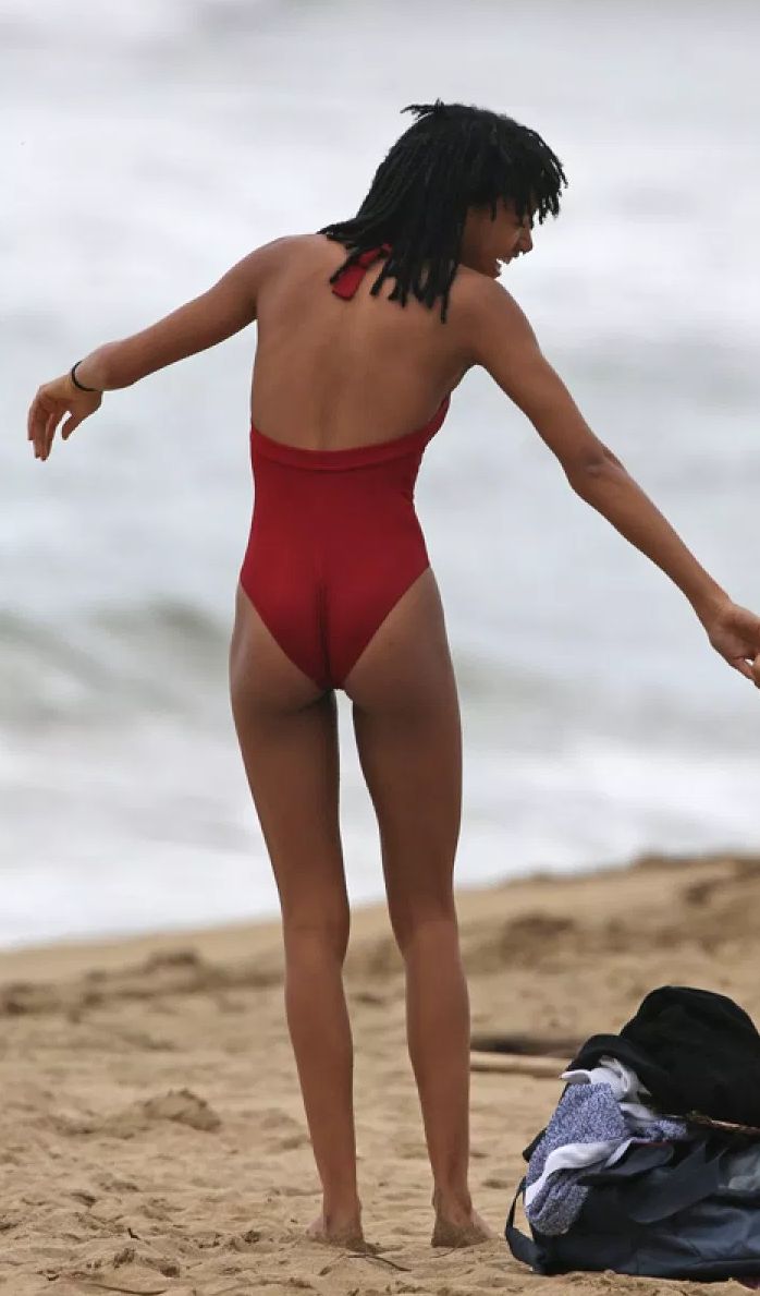 Willow Smith booty.