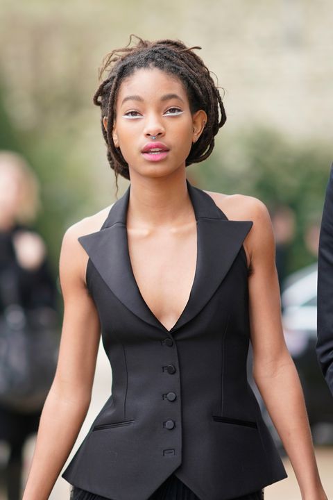 Willow Smith hot cleavages