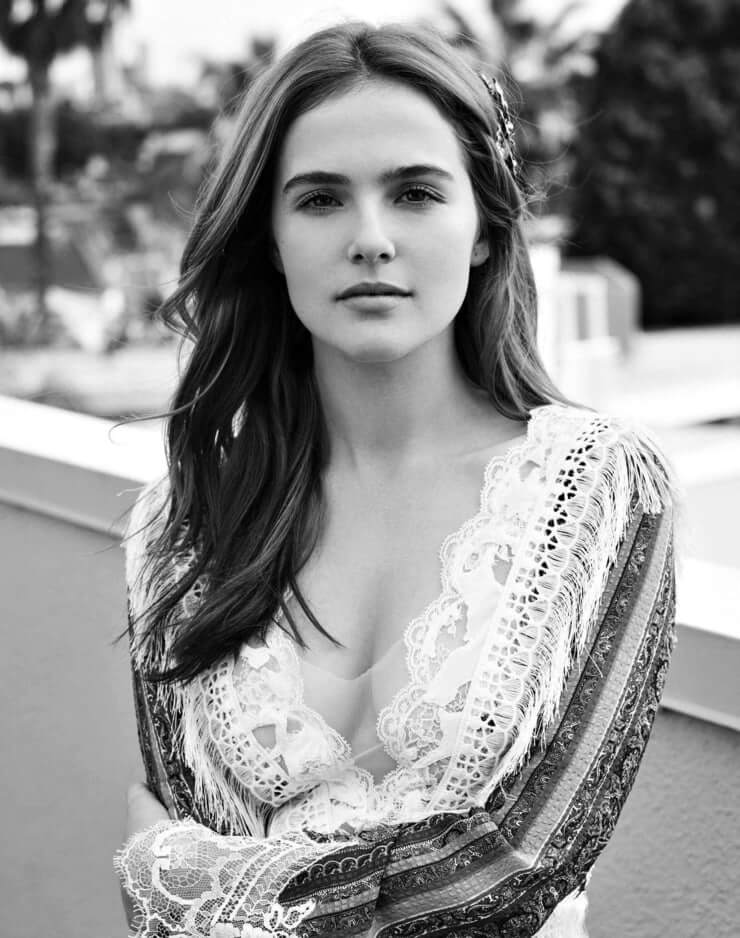 51 Sexy and Hot Zoey Deutch Pictures – Bikini, Ass, Boobs 188
