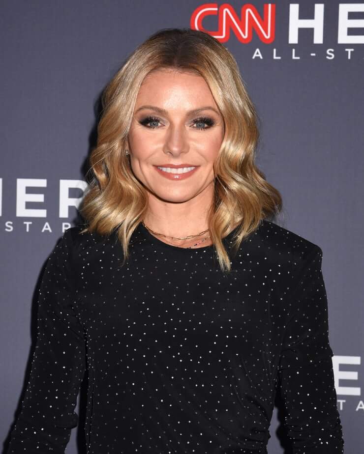 70+ Hot Pictures Of Kelly Ripa Which Prove She Is The Sexiest Woman On The Planet 138