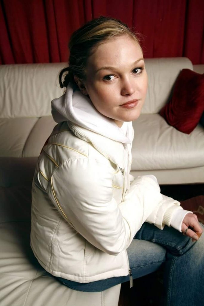 51 Sexy and Hot Julia Stiles Pictures – Bikini, Ass, Boobs 26
