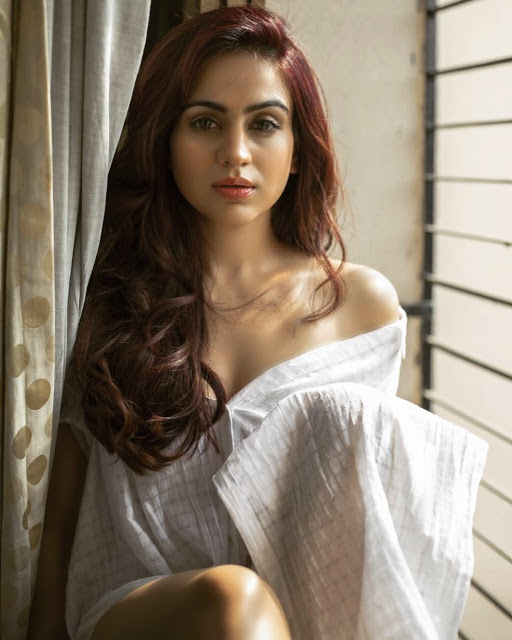 Beautiful Actress Aksha Pardasany Hot Photo Shoot In White Dress 83