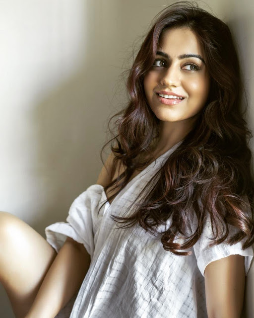 Beautiful Actress Aksha Pardasany Hot Photo Shoot In White Dress 5