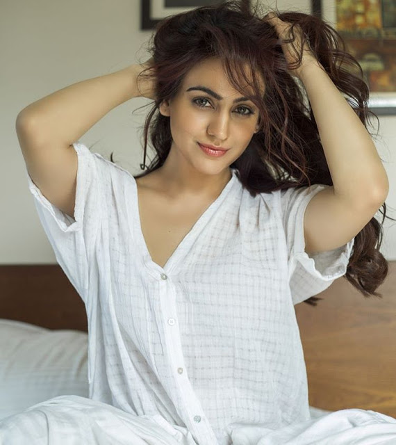 Beautiful Actress Aksha Pardasany Hot Photo Shoot In White Dress 16