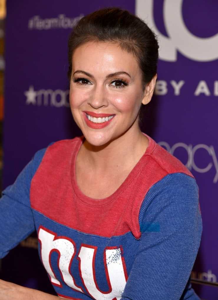 47 Sexy and Hot Alyssa Milano Pictures – Bikini, Ass, Boobs 31