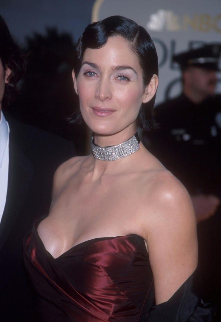 70+ Hot Pictures Of Carrie Anne Moss Will Drive You Nuts For Her 390