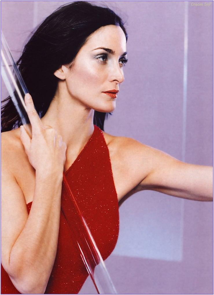 70+ Hot Pictures Of Carrie Anne Moss Will Drive You Nuts For Her 392