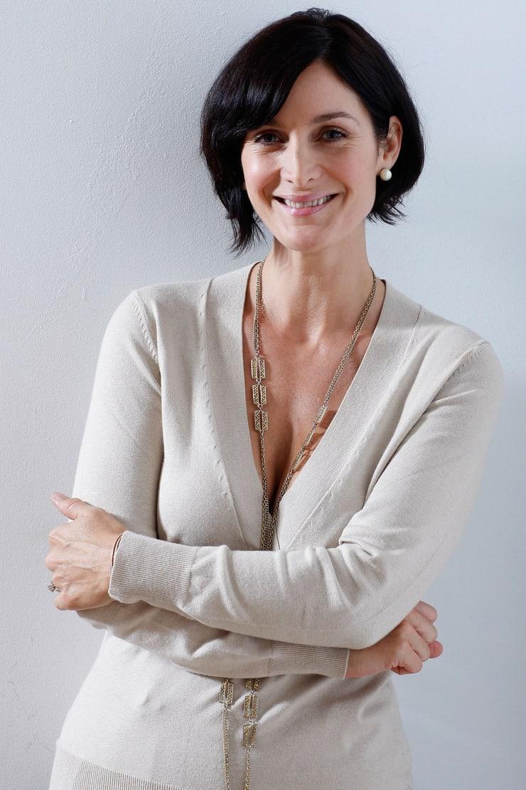 70+ Hot Pictures Of Carrie Anne Moss Will Drive You Nuts For Her 10