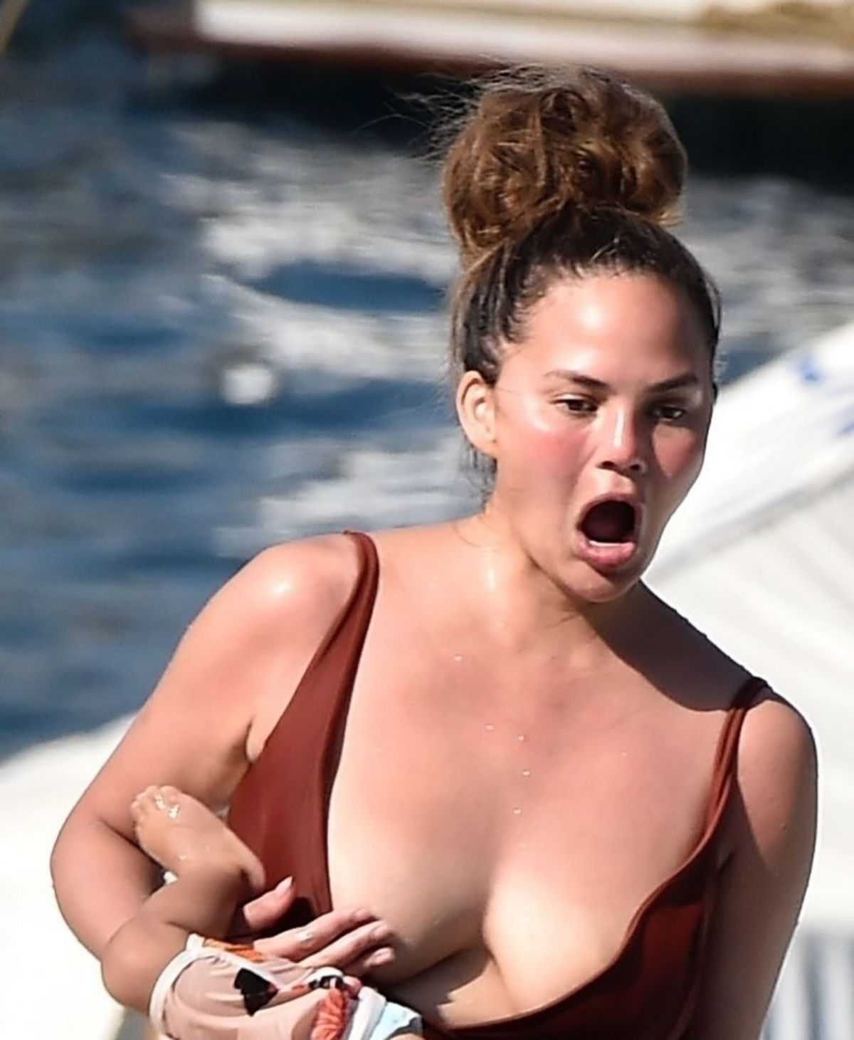 70+ Hottest Chrissy Teigen Pictures That Are Too Hot To Handle 167