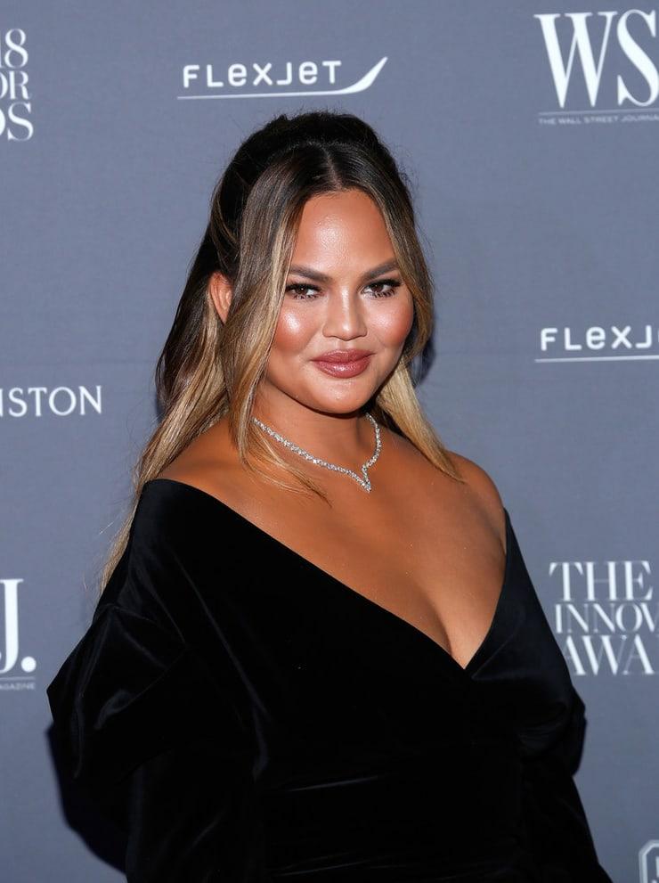 70+ Hottest Chrissy Teigen Pictures That Are Too Hot To Handle 29