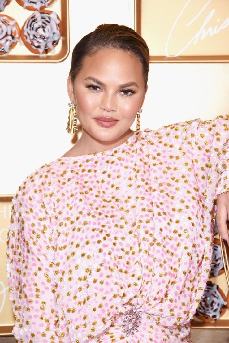 70+ Hottest Chrissy Teigen Pictures That Are Too Hot To Handle 551