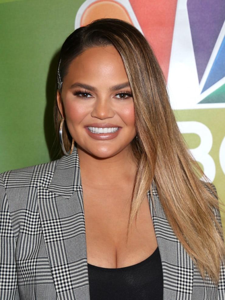 70+ Hottest Chrissy Teigen Pictures That Are Too Hot To Handle 26