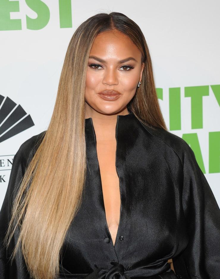 70+ Hottest Chrissy Teigen Pictures That Are Too Hot To Handle 548