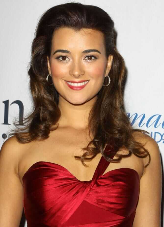 The post 45 Sexy and Hot Cote De Pablo Pictures - Bikini, Ass, Boobs appear...