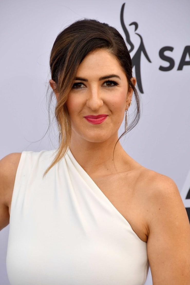70+ Hot Pictures Of D’Arcy Carden Which Will Drive You Nuts For Her 125