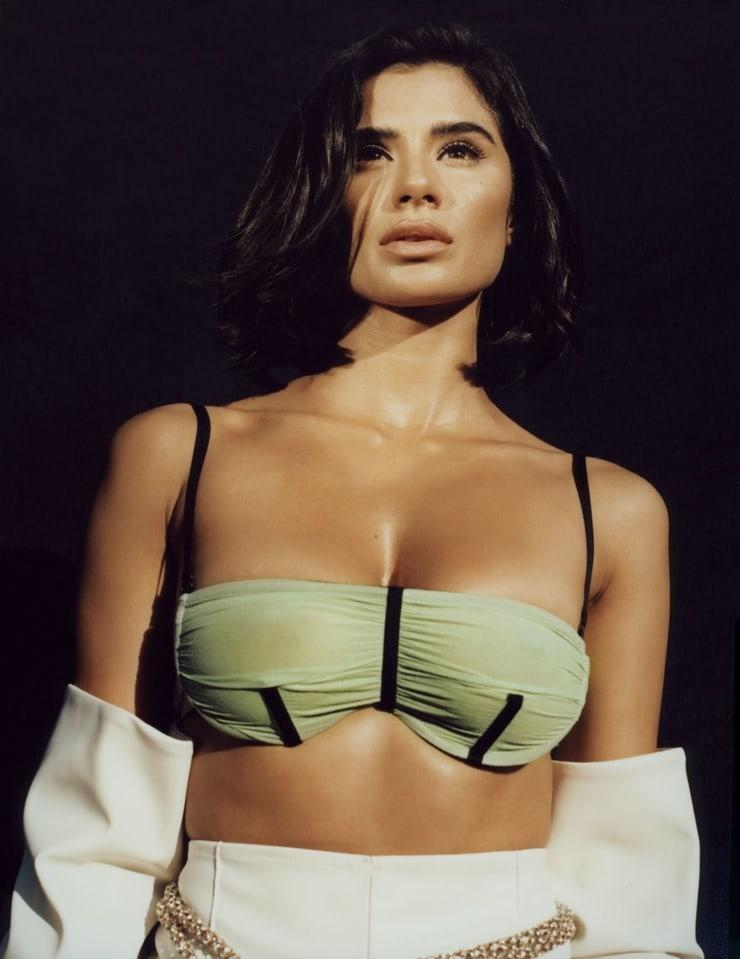 70+ Diane Guerrero Hot Pictures Are So Damn Hot That You Can’t Contain It 9