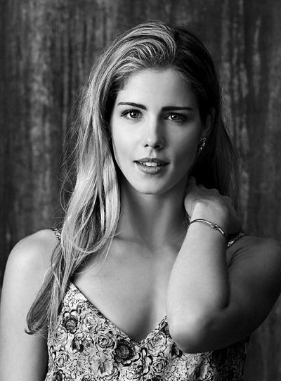 Sexy Hot Emily Bett Rickards Pictures 28