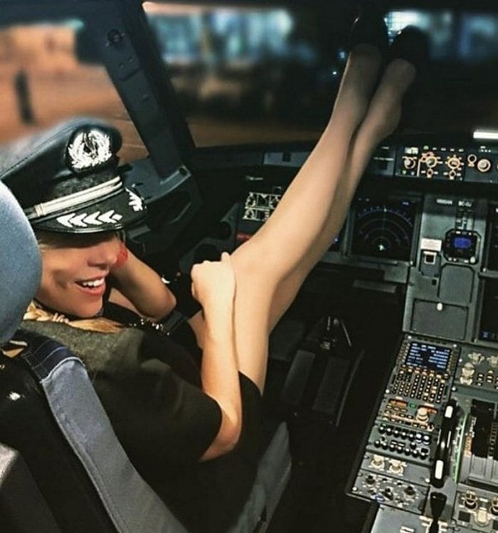 33 Funny Flight Attendants That Will Make Your Day-15