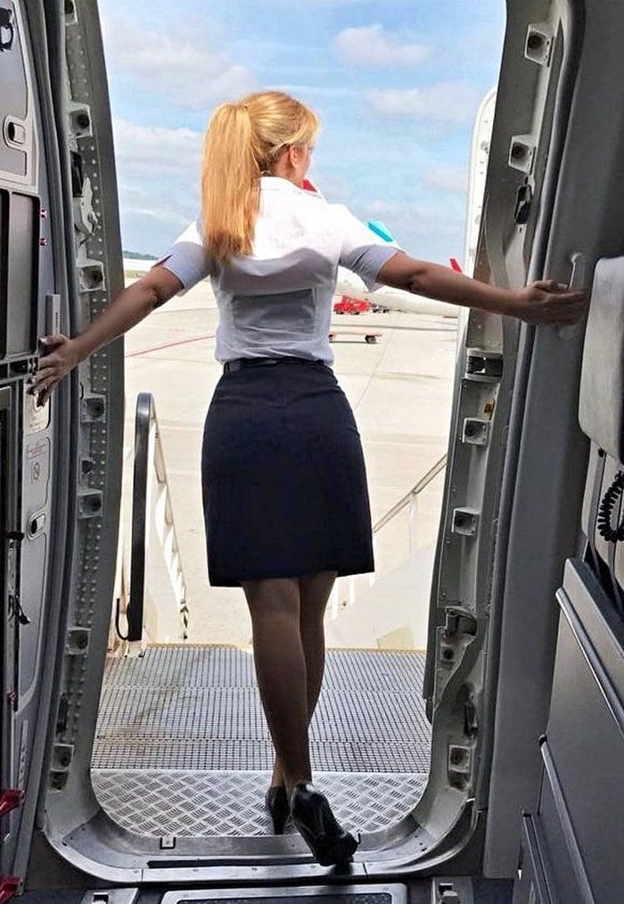 33 Funny Flight Attendants That Will Make Your Day-32