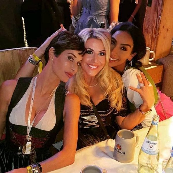 Gorgeous Girls At Oktoberfest (50 Photos)-03