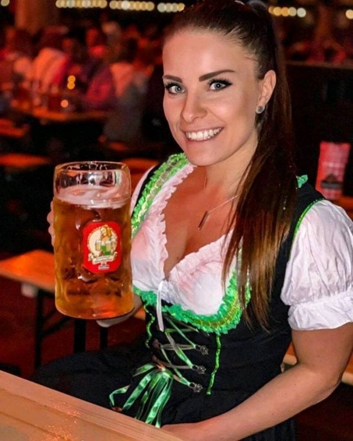 Gorgeous Girls At Oktoberfest (50 Photos)-13