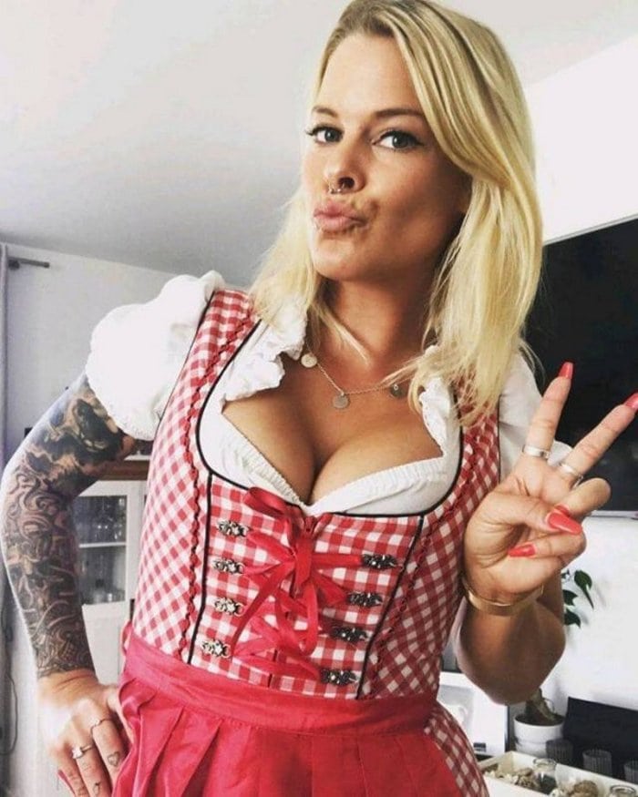 Gorgeous Girls At Oktoberfest (50 Photos)-15