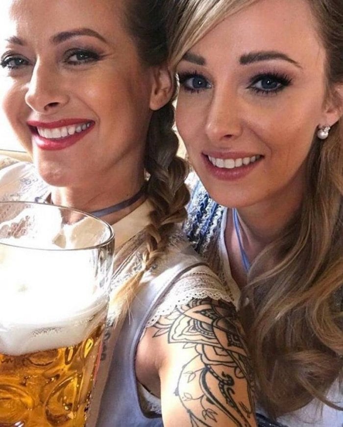 Gorgeous Girls At Oktoberfest (50 Photos)-17