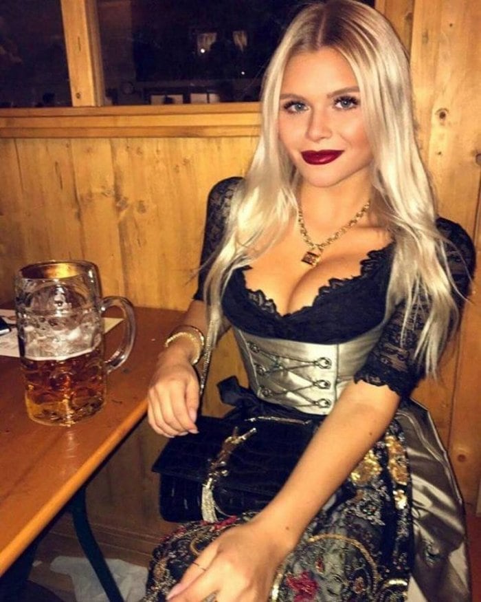 Gorgeous Girls At Oktoberfest (50 Photos)-21