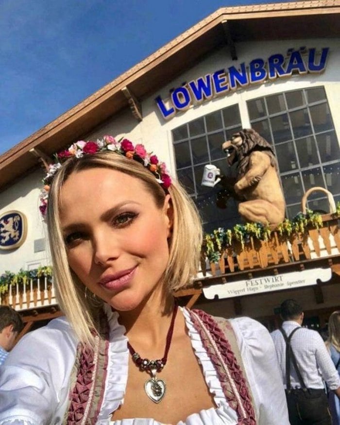 Gorgeous Girls At Oktoberfest (50 Photos)-29