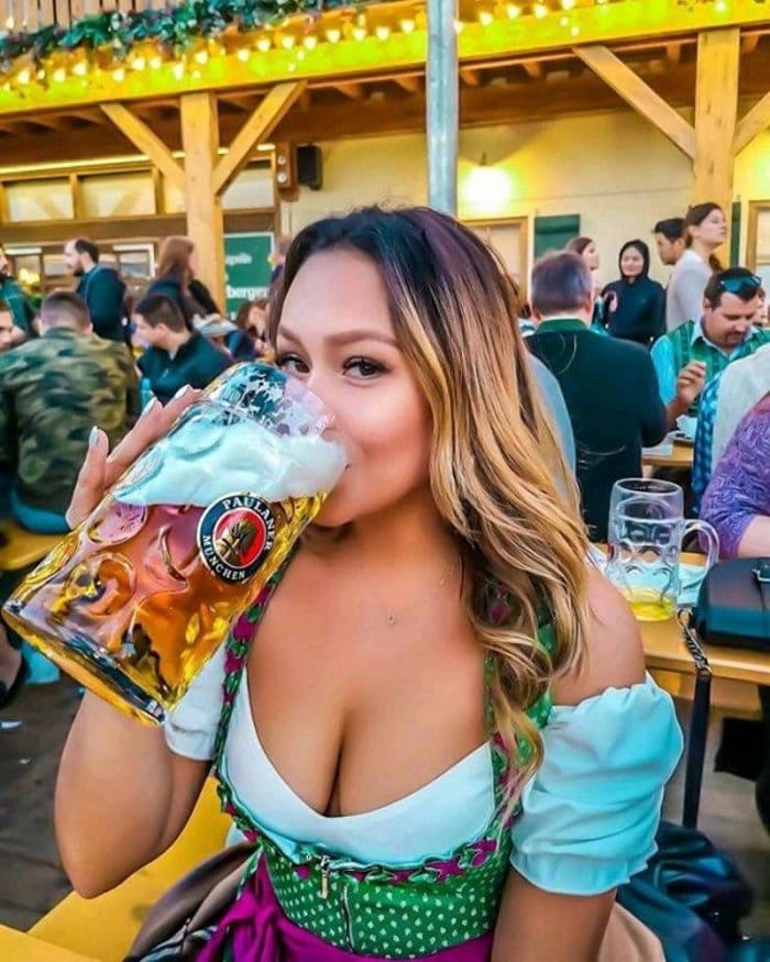 Gorgeous Girls At Oktoberfest (50 Photos)-40