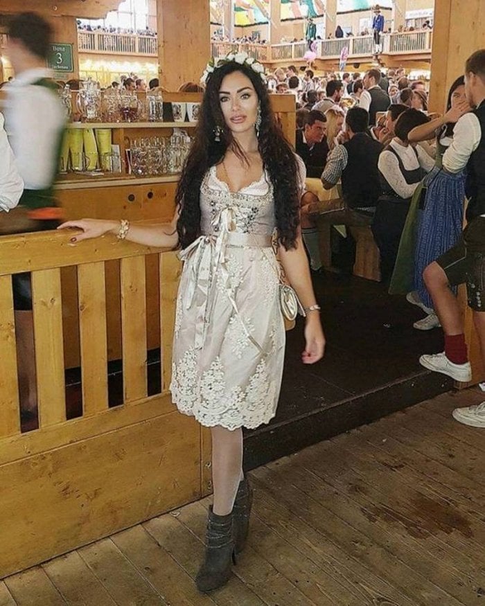 Gorgeous Girls At Oktoberfest (50 Photos)-41