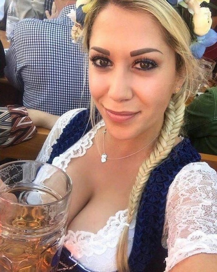 Gorgeous Girls At Oktoberfest (50 Photos)-42