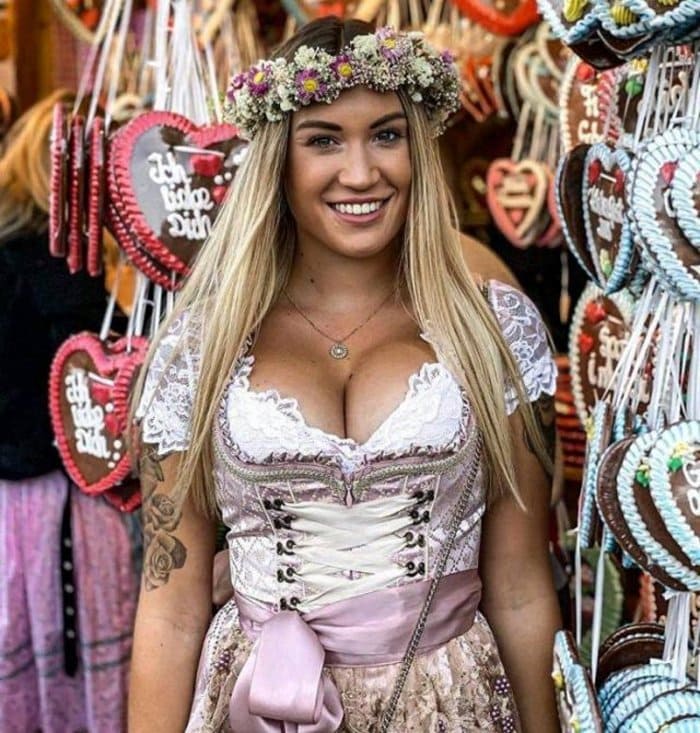 Gorgeous Girls At Oktoberfest (50 Photos)-44