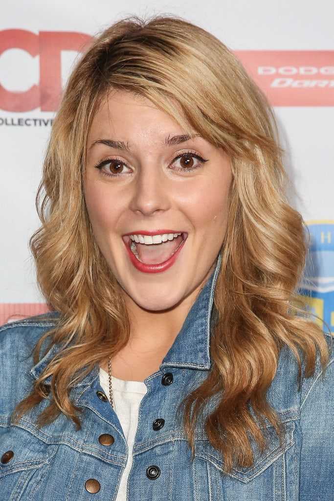 51 Hot Pictures Of Grace Helbig Which Will Make You Become Hopelessly Smitten With Her Attractive Body 34