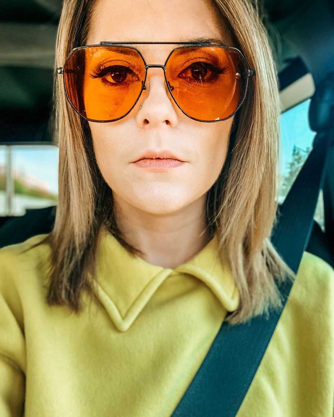 51 Hot Pictures Of Grace Helbig Which Will Make You Become Hopelessly Smitten With Her Attractive Body 25
