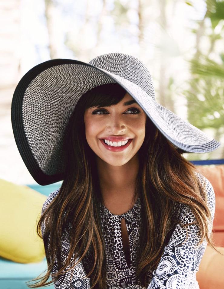 70+ Hot Pictures Of Hannah Simone Are Sexy As Hell 17