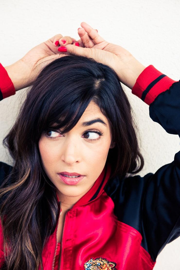 70+ Hot Pictures Of Hannah Simone Are Sexy As Hell 18