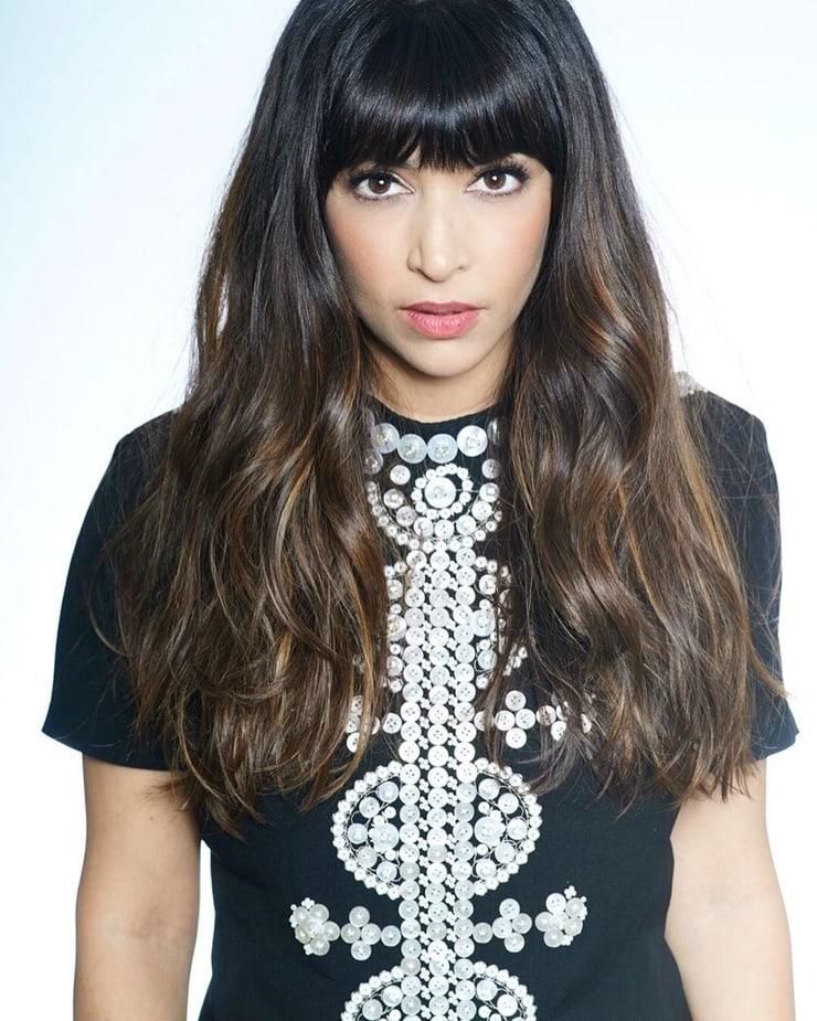 70+ Hot Pictures Of Hannah Simone Are Sexy As Hell 6