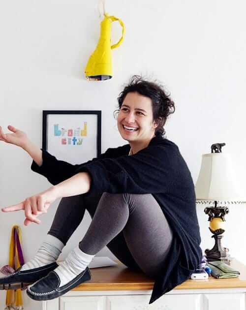 ilana glazer hot thigh