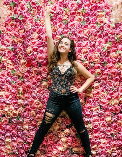 50 Sexy and Hot Mary Mouser Pictures – Bikini, Ass, Boobs 9