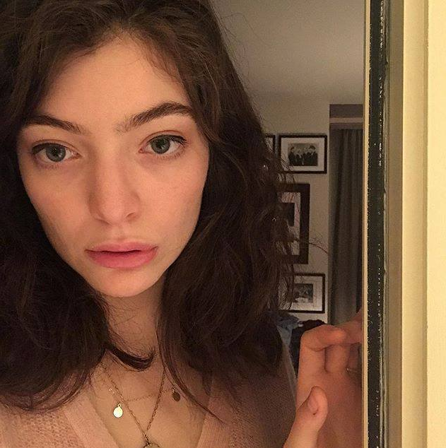 40 Sexy and Hot Lorde Pictures – Bikini, Ass, Boobs 24