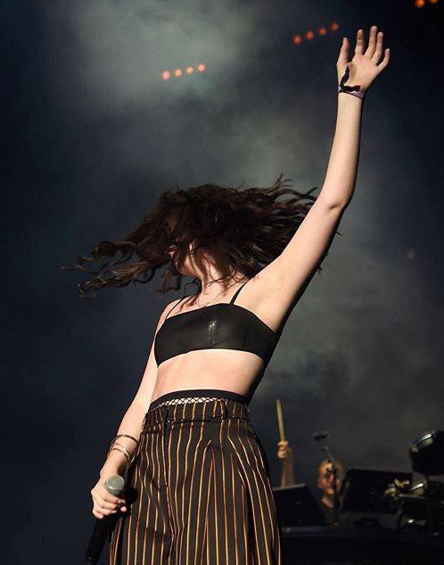 40 Sexy and Hot Lorde Pictures – Bikini, Ass, Boobs 32
